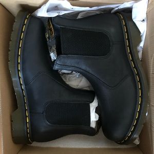 Doc Marten’s 2976 Carpathian Chelsea Boot